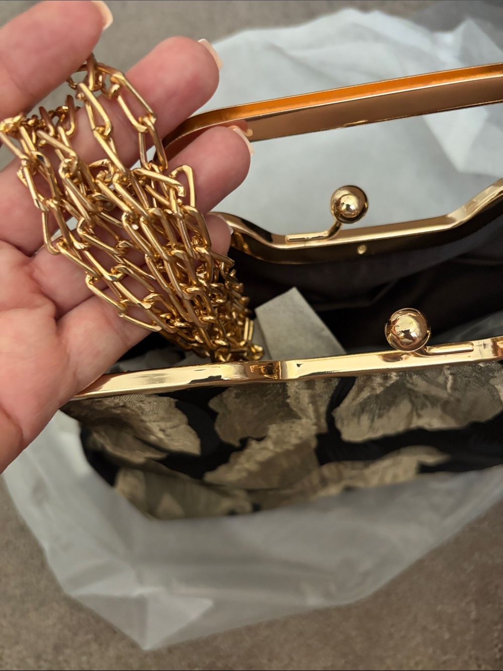 Nib::: Gold Floral Frame Clutch Bag - Black & Gold- crossbody chain - Picture 3 of 3